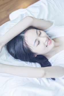 六小龄童死了吗